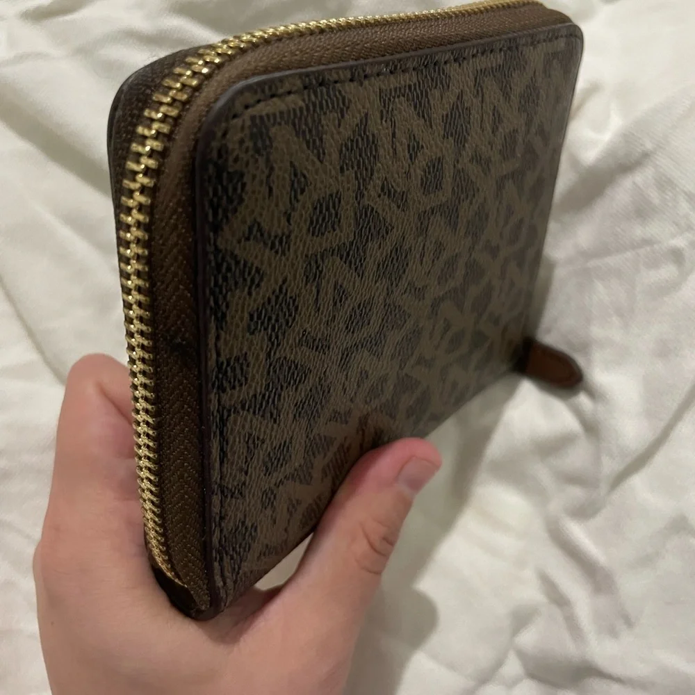 DKNY Small Bryant Brown Monogram Zip-Around Leather Wallet - Picture 5 of 8